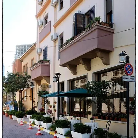 Nais دراس