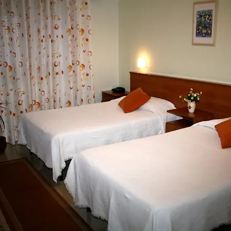 娜伊丝酒店 3* Durrës