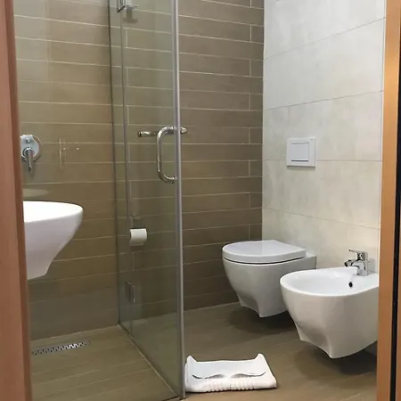 Otel Nais Dıraç